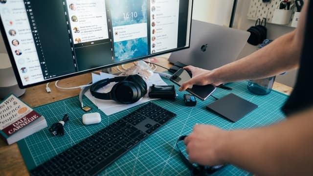 AI product descriptions for digital sellers: prompts, frameworks, and what to edit